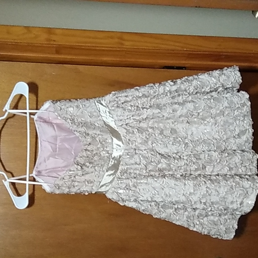 Dress - Picture 2 of 3